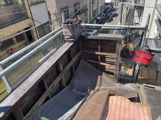 コロニアル撤去　ガルバリウム屋根に葺き替え